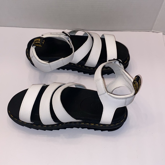 Dr.Martens Blaire Sandal, White,Size 9
The signature pull loop & chunky sole - Picture 5 of 13